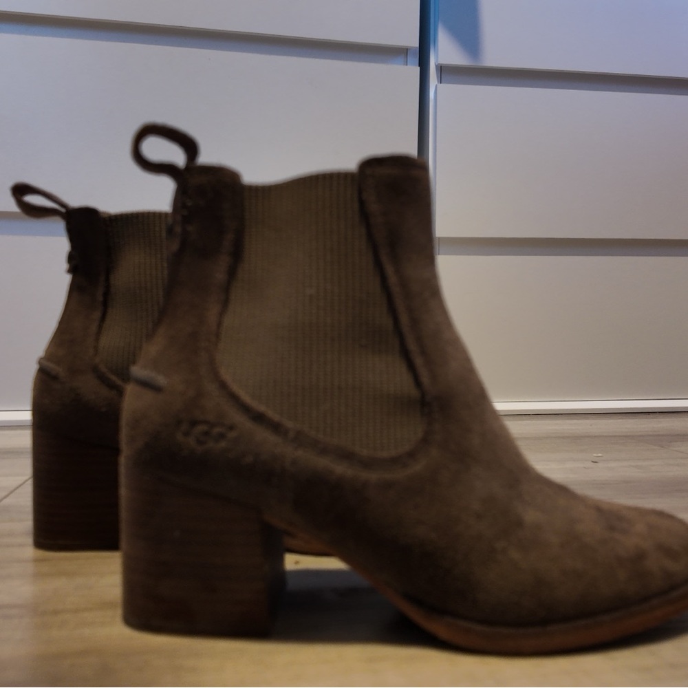 UGG Faye Chelsea Boots 9 | Brown Suede Leather Ankle Bootie, Cozy Fall Chic Work